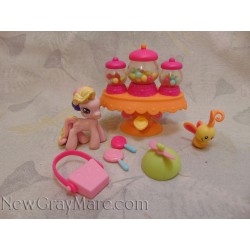 Sharing Sweets with Fluttershy